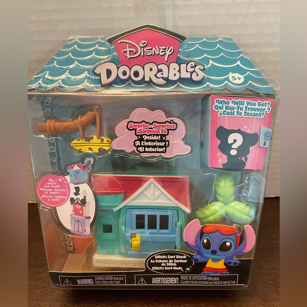 Disney Doorables Stitch’s Surf Shack and 1 Mystery Figure